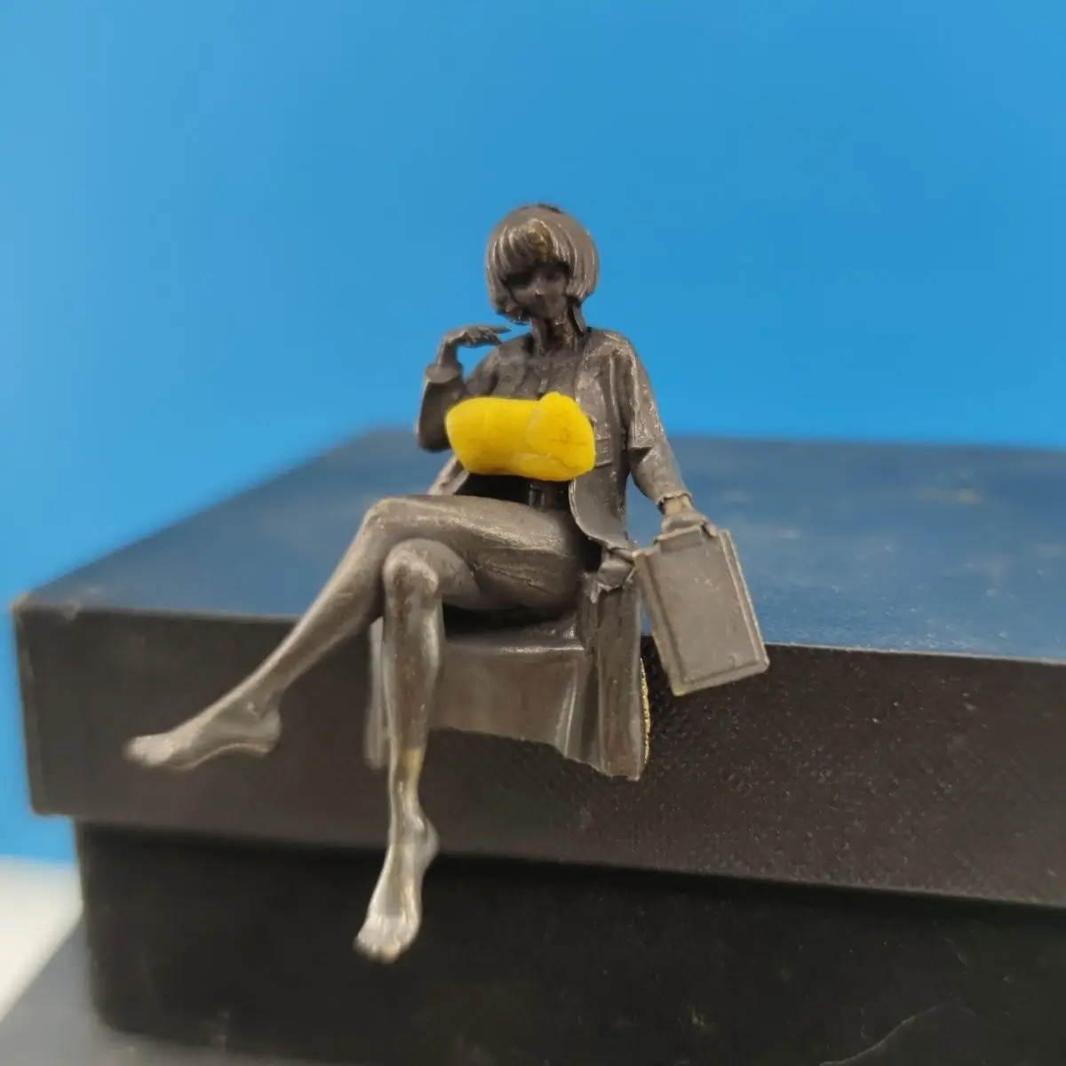 6cm アンティーク真鍮製 女性医師像 座り姿勢 白衣＆医療 - Medical Lab Officer のレビューと価格
